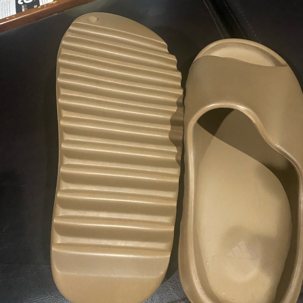 Yeszy slides